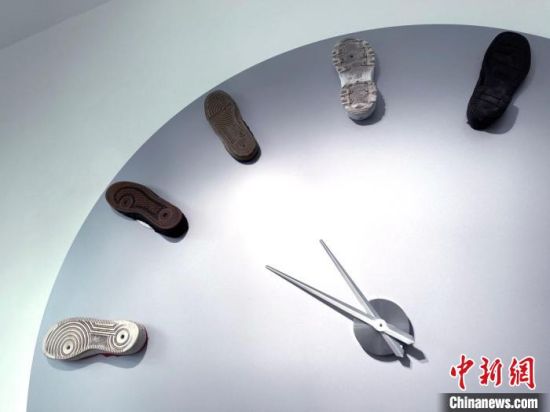 《人类的文明能走多远?》之北京时间局部。杨烨炘供图 《人类的文明能走多远?》之北京时间局部。杨烨炘供图